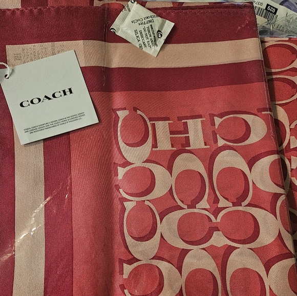 Coach scarf - Picture 2 of 4